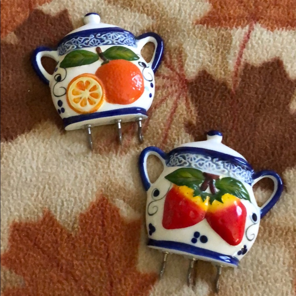 Tea pots with hooks